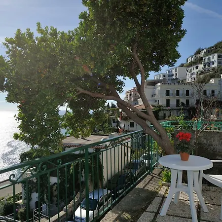 Amalfi Blue Flowers A Exterior photo