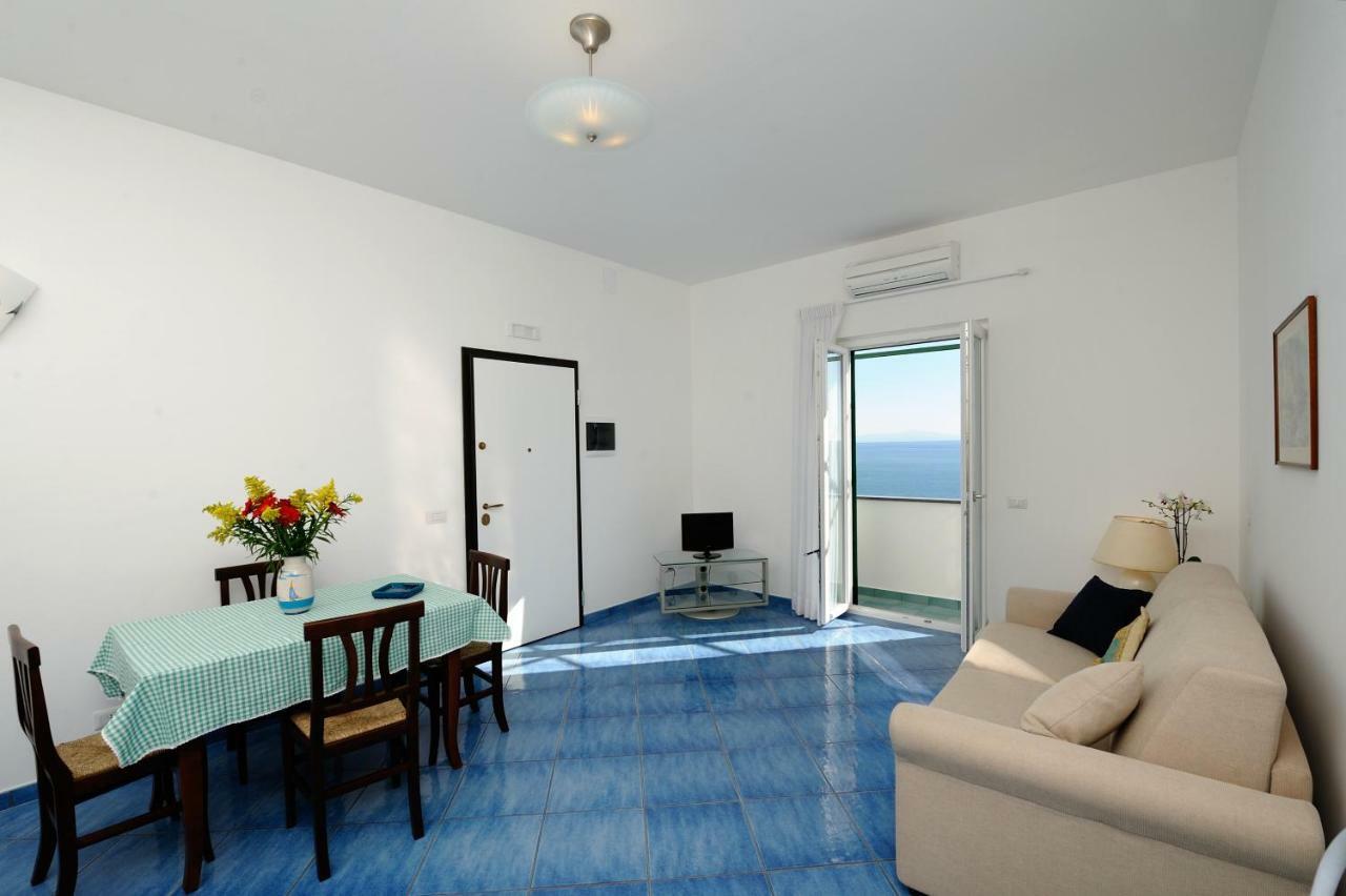 Blue Flowers A Apartment Amalfi
