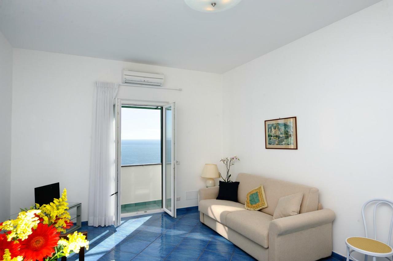 Blue Flowers A Apartment